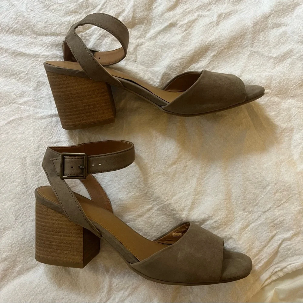 Universal Thread Faux Suede Tan Block Heels size 10
